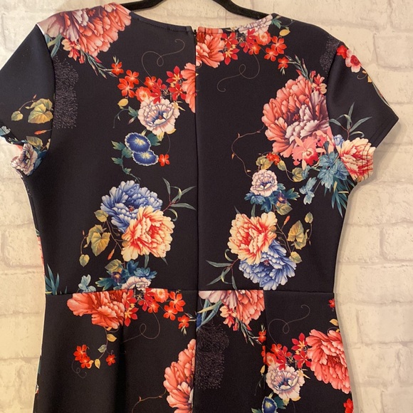 NWT Gorgeous Lipsy London Floral Dress Size 12 - Picture 8 of 12